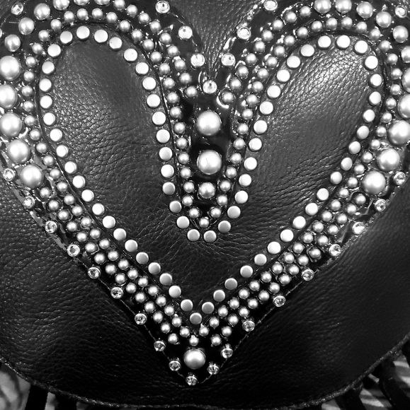 LEATHEROCK Rhinestone Studded Heart BLK Ltr Messenger-NWOT - Picture 3 of 9